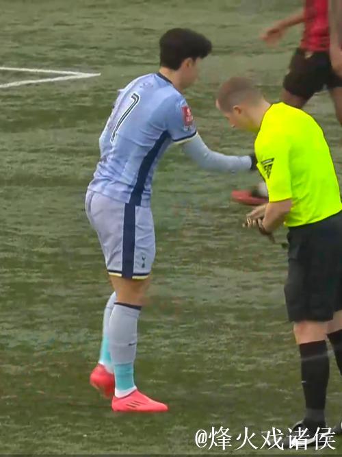 托特纳姆热刺正在与曼城谈判，以求签下这位明星球员