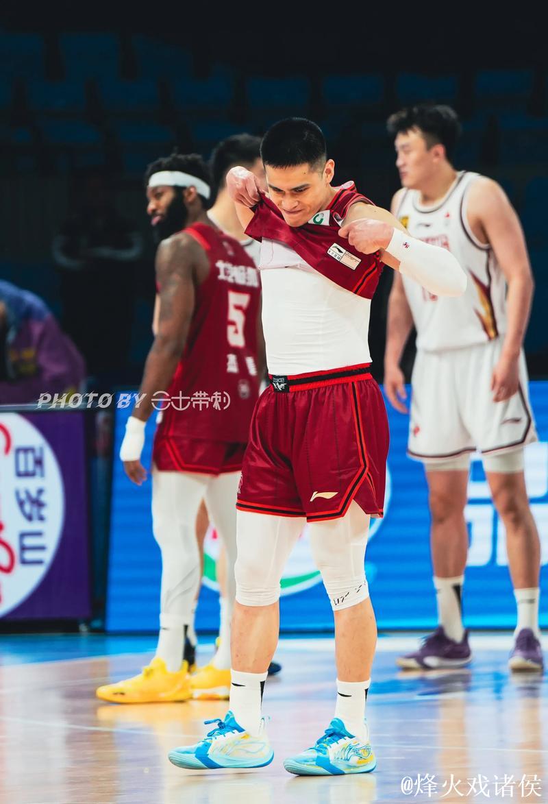 广西野球王庞峥麟这CBA首秀如何？面对陈盈骏和赵睿砍下16分